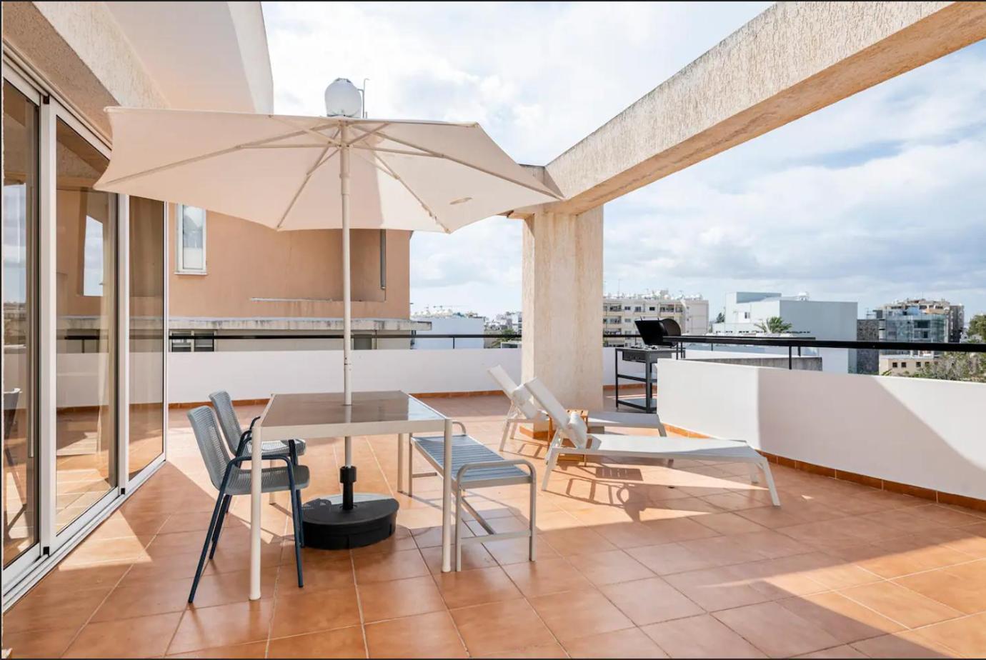 Top Floor Apartment City Center ラルナカ エクステリア 写真